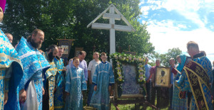 Крестный ход с Тихвинской иконой Божией Матери в г.Болхове. 